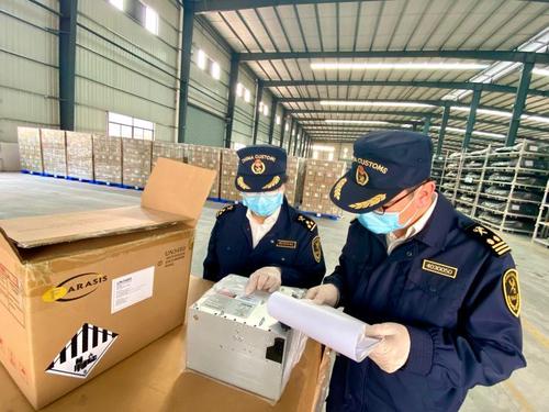 货物到港后进口货物的收货人是否可以在向海关